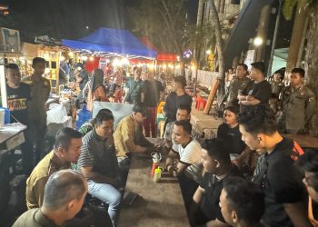 Pedagang di Kawasan kuliner Jalan Cut Nyak Dien Ricuh