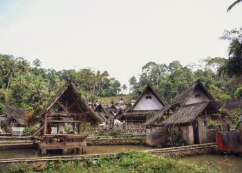 Destinasi Wisata Kampung Naga, Warisan Budaya yang Tetap Terjaga