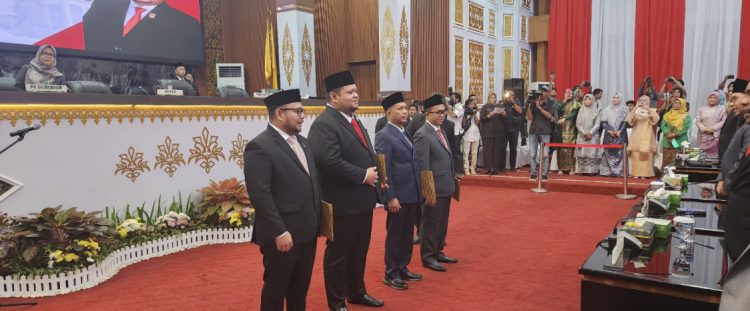 Isa Lahamid Resmi Pimpin DPRD Kota Pekanbaru Periode 2024-2029