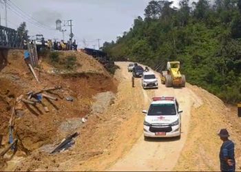 Arus Lalu Lintas Riau - Sumbar Tersendat Akibat Longsor, Kendaraan Diarahkan ke Jalur Baru