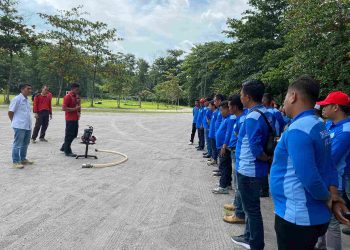 52 Forest Protection Ranger dari 5 kabupaten wilayah operasional RAPP simulasi dan pelatihan penyegaran penggunaan alat-alat pemadam kebakaran saat Coordination Meeting Program Desa Bebas Api (Free Fire Village Program/FFVP).