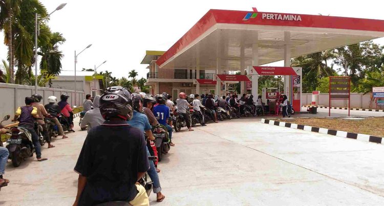 Begini Respon Pemprov Riau soal Atrean Panjang Truk di SPBU Jelang Akhir Tahun