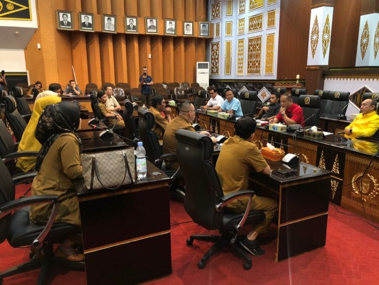 Dugaan Ketidakadilan Mutasi dan Kontrak Kerja, Puluhan Pegawai RSD Madani Mengadu ke DPRD