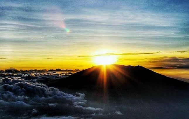 puncak gunung merapi