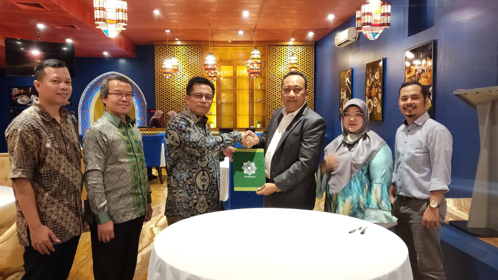 MOU antara rektor UIN Suska Riau Prof. Dr. Hairunnas Rajab bersama Ketua LSP Informatika Dr. Muhaemin