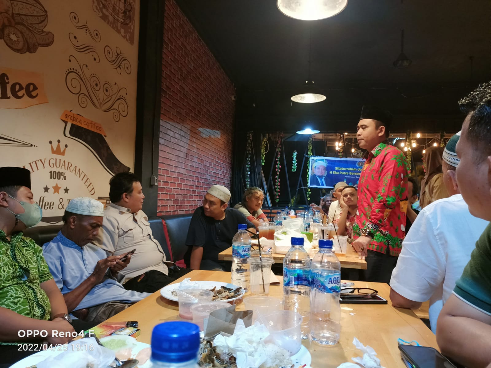 "Soft Declaration" Calon Ketua PWI Periode 2022 - 2027 di salah satu cafe Pelalawan, Riau (25/04/2022)