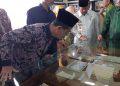 H Asra Faber bersama Gubernur Sumbar, Bupati Agam, saat melihat museum Inyiak Canduang