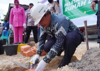 Peletakan Batu Pertama RLH oleh Ketua Baznas Siak dan Kapolres Siak