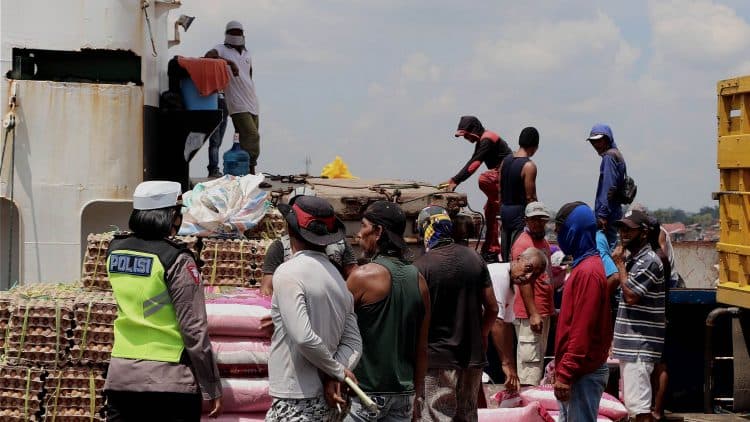 pasar logistik dumai