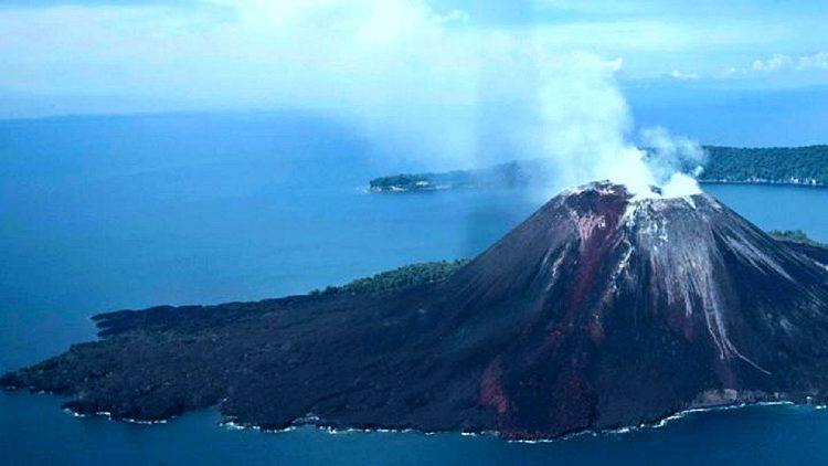 Gunung Anak Krakatau Erupsi