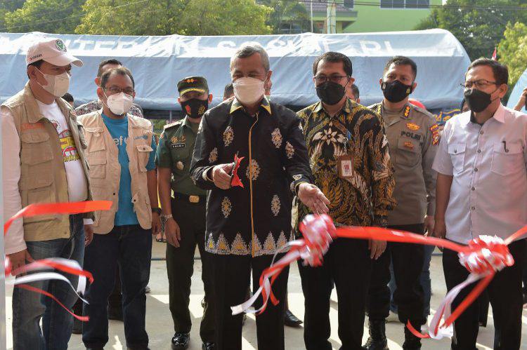 Gubri resmikan mal vakinasi dan imunisasi Provinsi Riau.