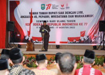 Bupati Siak Alfedri memberikan sambutan pada saat Temu Ramah Tamah Pemerintah Kabupaten Siak bersama Legiun Veteran Republik Indonesia (LVRI), Angkatan 45, Persatuan Purnawirawan Warakawuri TNI dan Polri (Pepabri) Sempena Hari Ulang Tahun Kemerdekaan Republik Indonesia ke 77 tahun 2022, bertempat di gedung Tengku Maharatu Siak Sri Indrapura, selasa (16/8/2022)