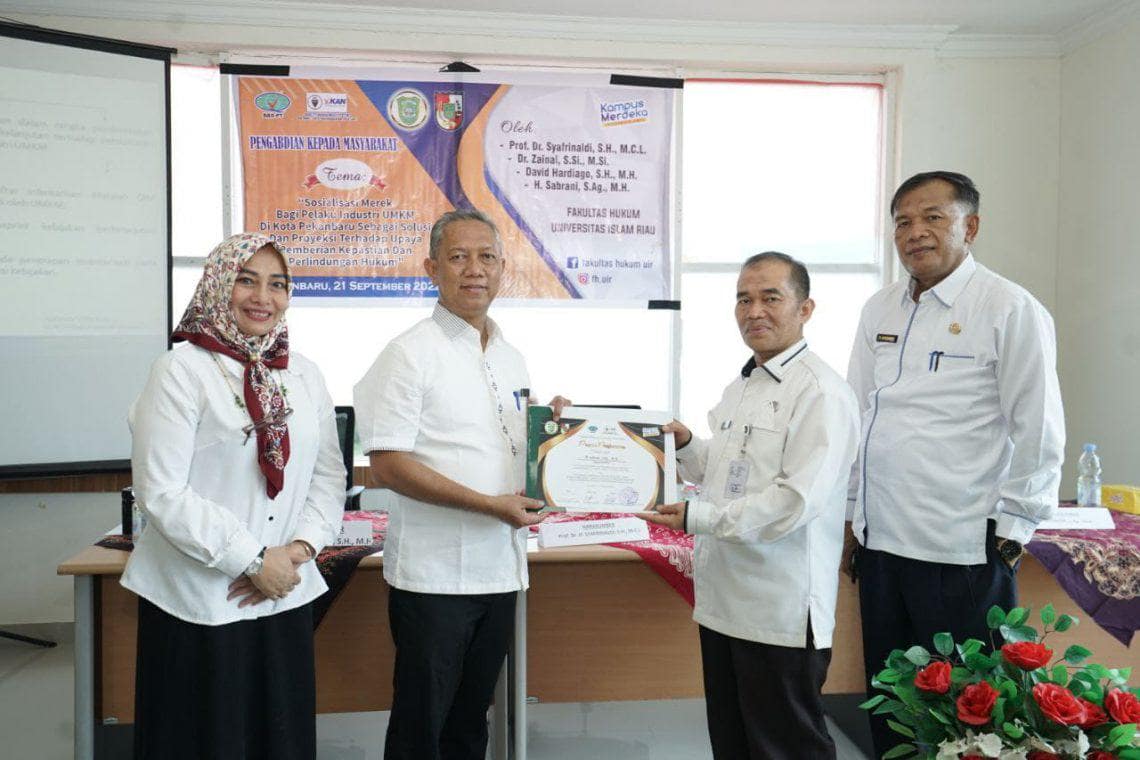 Tim dosen Fakultas Hukum Universitas Islam Riau (UIR) melaksanakan kegiatan pengabdian kepada masyarakat