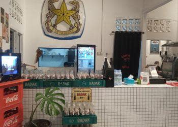 Cafe Langkah Kanan Klasik Retro