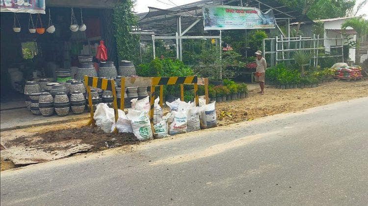 jalan rusak akibat galian pipa pdam tirta siak