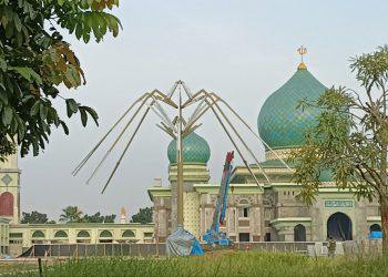 proyek pemasangan payung elektrik di masjid an nur