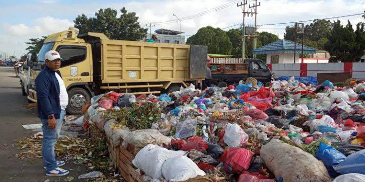 Pemko) Pekanbaru berencana melakukan kajian mendalam terhadap Tempat Pembuangan Sementara (TPS) ilegal yang masih menjadi problem dalam pengangkutan sampah di kota tersebut.