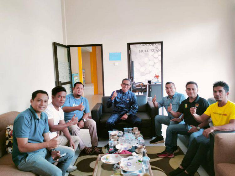 Camat Hulu Kuantan, coffe morning di Kantor Kecamatan Hulu Kuantan bersama para awak media, Jumat (03/02/2023) pagi.