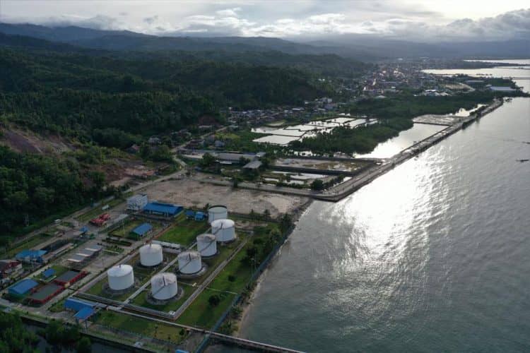 Foto udara areal depot terminal bahan bakar minyak (TBBM) PT Pertamina (Persero) di Kolaka, Kolaka, Sulawesi Tenggara