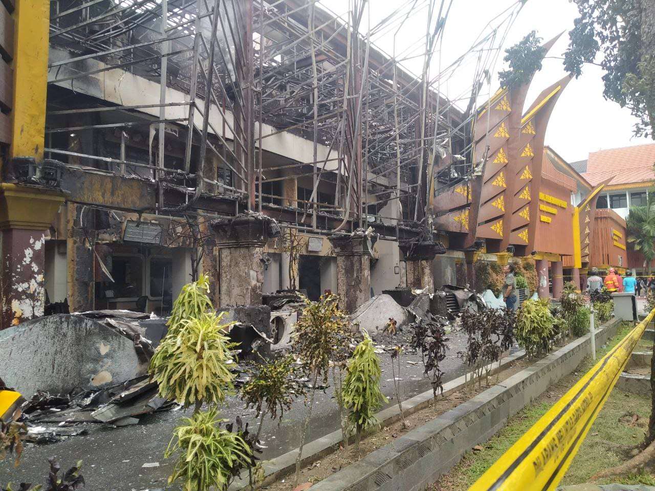 Gedung MPP Pekanbaru terbakar/Foto: Melba_Bertuahpos.