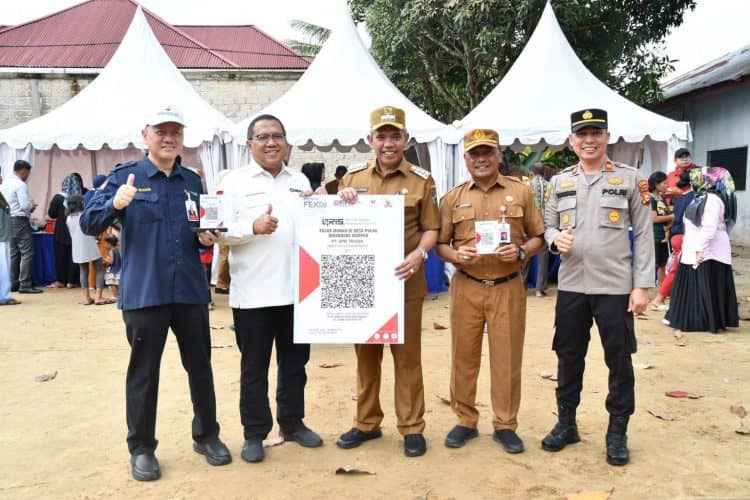 Bank Riau Kepri Syariah (BRK Syariah) mengikuti kegiatan panen perdana Demplot digital farming komoditas cabai merah pada Poktan Jaring Mas Sejahtera yang ditaja oleh Bank Indonesia Kantor Perwakilan Wilayah Riau, bertempat di Desa Pulau Birandang, Kabupaten Kampar, Senin, (27/2/2023).