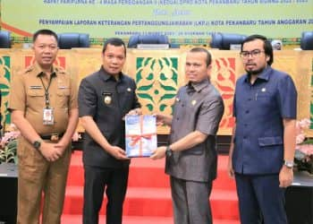 Penyampaian LKPJ Kota Pekanbaru oleh Pj Walikota Pekanbaru