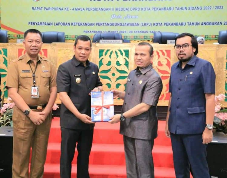 Penyampaian LKPJ Kota Pekanbaru oleh Pj Walikota Pekanbaru