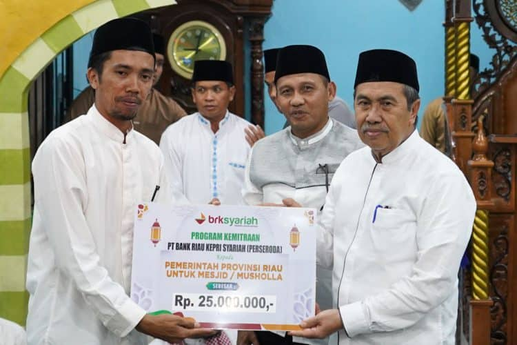 Gubri Serahkan Bantuan Rp25 Juta untuk Masjid Nurul Yaqin