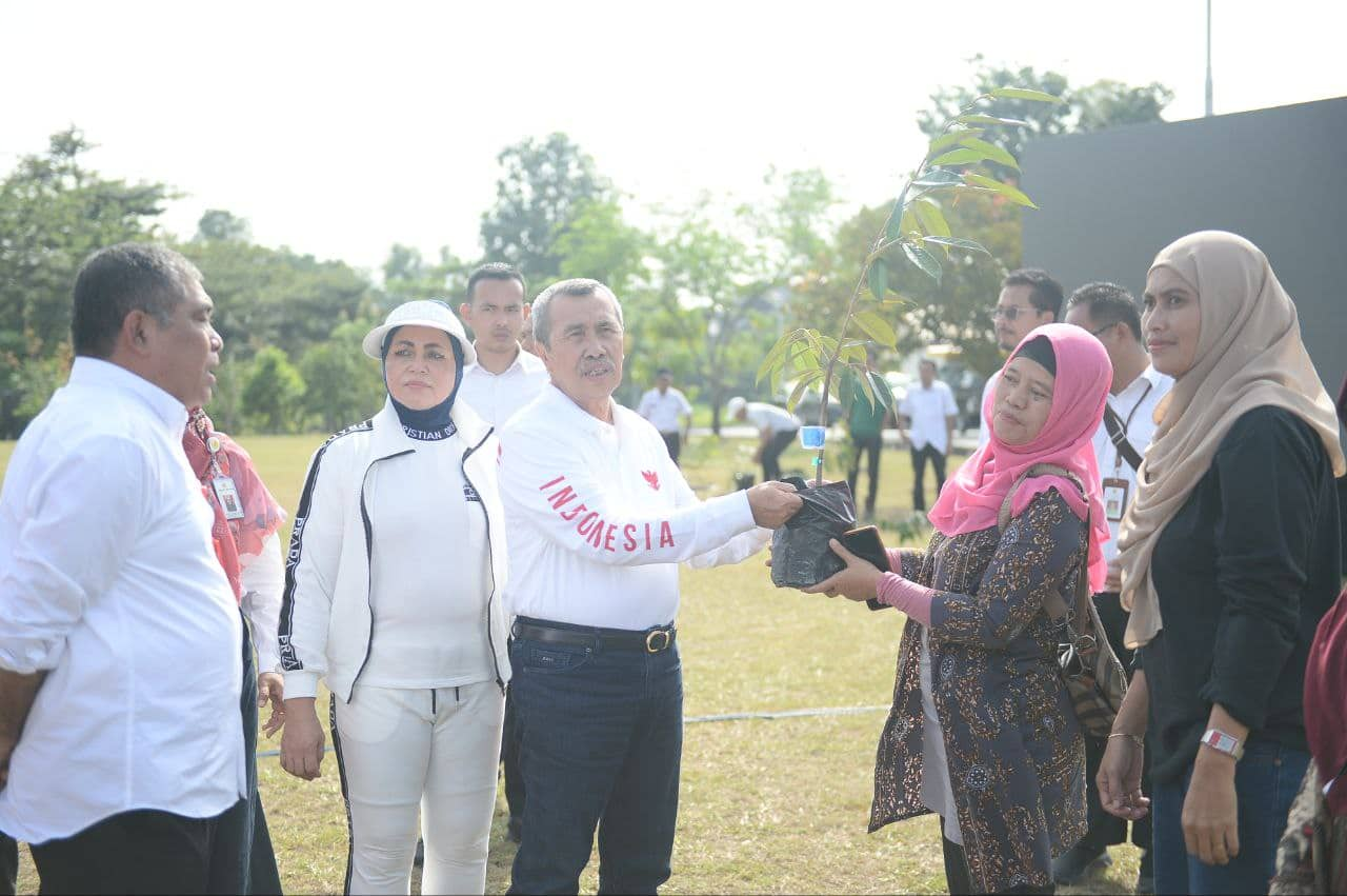 Gubri Syamsuar Ikut Tanam Gerakan 1000 Pohon Bersama Ibu Negara Secara Virtual