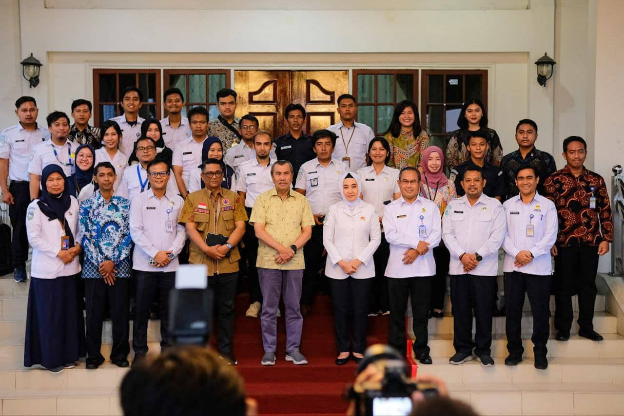 Gubri Terima Audiensi Kepala BMKG Dwikorita Karnawati di Rumah Dinasnya