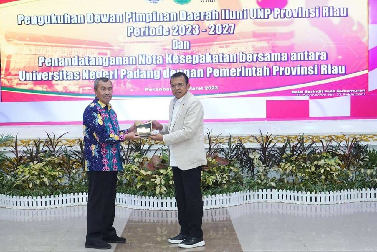 Tingkatkan SDM Riau, Gubernur Syamsuar dan Rektor UNP Teken MoU