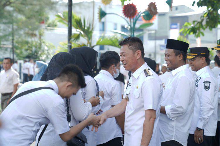 Bupati Rokan Hilir melaksanakan upacara bersama sekaligus halal bi halal di hari pertama kerja setelah libur lebaran 1444 H (26/04/23)