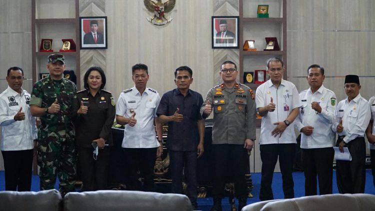 Foto bersama dengan Bupati Rohil dalam agenda pemilihan penghulu Rokan Hilir (13/04/23)