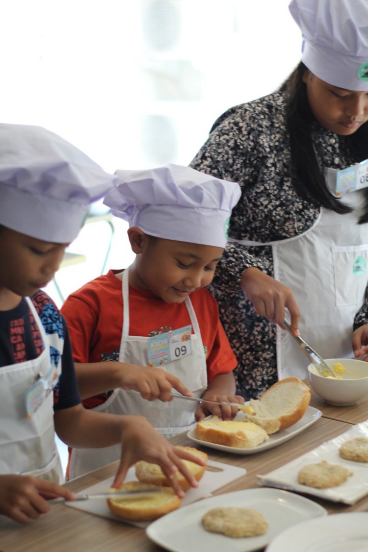 Meriahkan Hari Anak Nasional, Khas Hotel Pekanbaru Taja Cooking Class untuk Anak-Anak