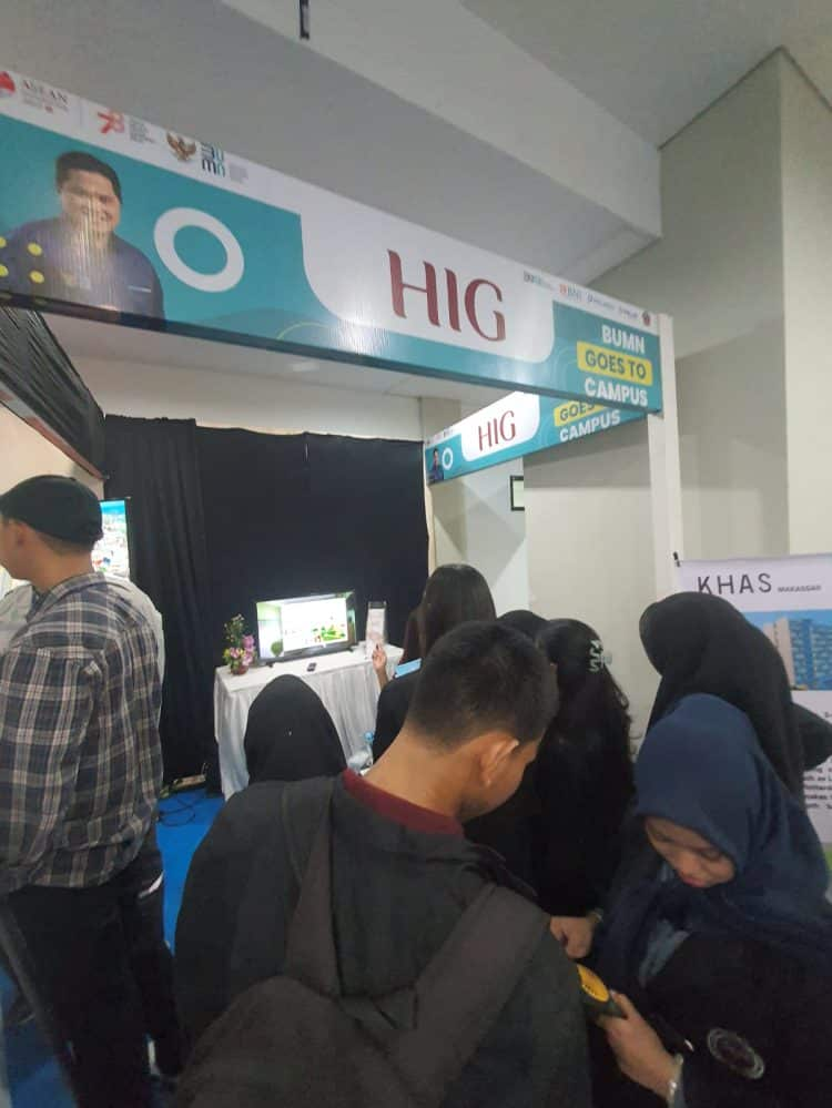 Booth HIG di Pameran BUMN Goes to Campus di Universitas Ujung Pandang