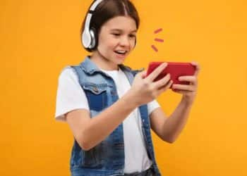 waktu anak bermain smartphone