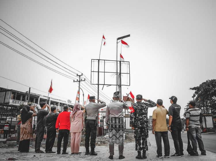 Ratusan Bendera Merah Putih Dikibarkan di Jalan Lintas Timur Pekanbaru