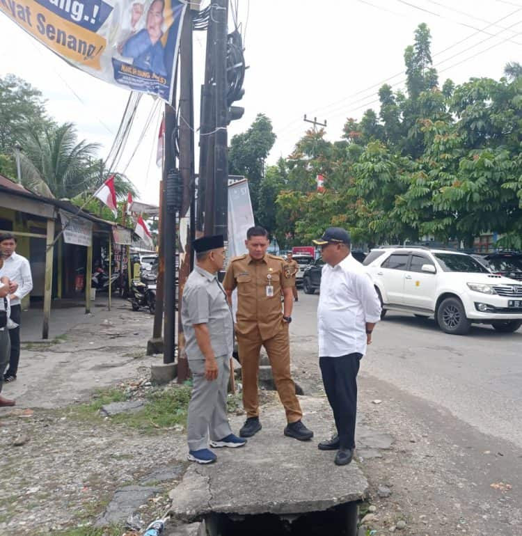 Jalan rusak dari bekas galian Instalasi Pengolahan Air Limbah (IPAL) masih banyak ditemui di Kota Pekanbaru.