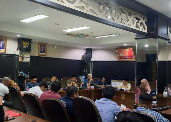 Suasana hearing Komisi I DPRD Kota Pekanbaru bersama pihak PDAM Tirta Siak dan Penangung jawab pembangunan IPAL di kota Pekanbaru.