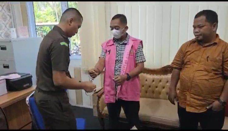 BHDS tersangka dugaan korupsi PADes Kepenuhan Raya didampingi Kuasa Hukum nya Suroto, SH