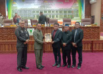 Rapat paripurna terkait penyampaian 7 Ranperda