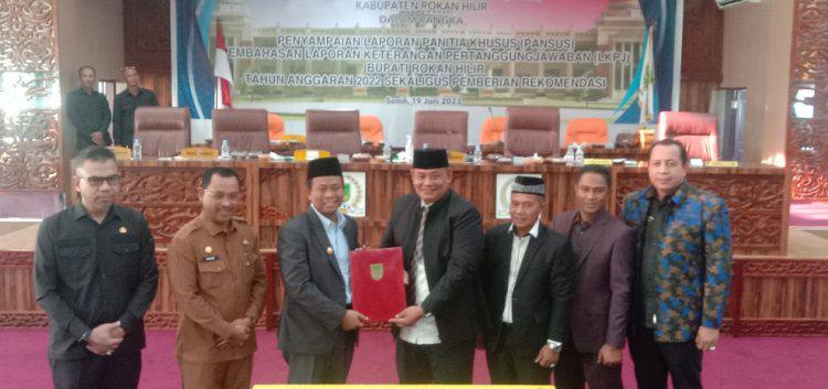 Penyerahan Rekomindasi LKPJ Bupati Rohil TA 2022