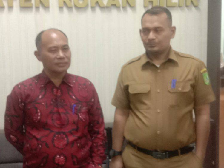 Wakil DPRD Rohil Basiran Nur Efendi didampingi Sekwan H.Sarman Syahroni ,ST