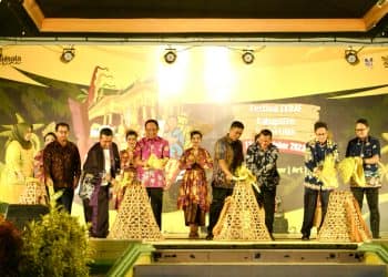 Bupati Kabupaten Indragiri Hilir (Inhil) Drs. HM. Wardan MP membuka secara resmi Festival Ekonomi Kreatif “Gemilang Creative Fest” di Tembilahan.