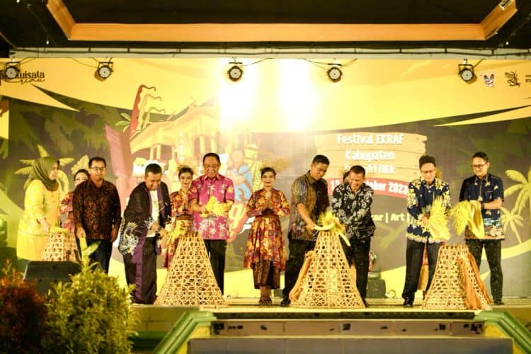 Bupati Kabupaten Indragiri Hilir (Inhil) Drs. HM. Wardan MP membuka secara resmi Festival Ekonomi Kreatif “Gemilang Creative Fest” di Tembilahan.