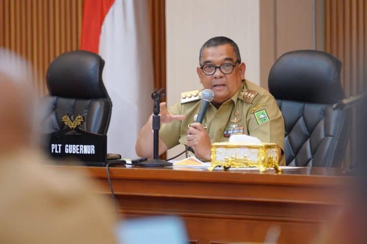 Plt Gubri Edy Natar Tekankan Semua Pekerjaan Harus Diselesaikan Sebelum Tutup 2023