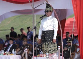 Bupati Pelalawan, H Zukri menjadi inspektur upacara pada upacara Hari Sumpah Pemuda