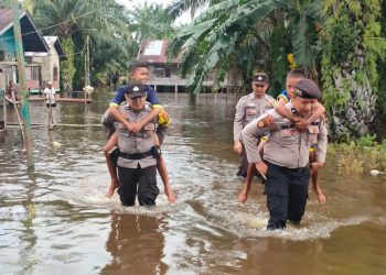 Banjir Terjang Dua Dusun di Rohil, Ratusan Warga Memilih Mengungsi