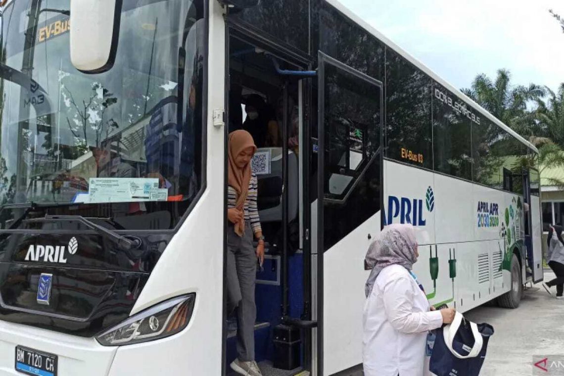 Salah satu bus listrik yang dimiliki PT RAPP