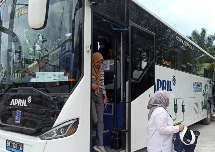 Salah satu bus listrik yang dimiliki PT RAPP